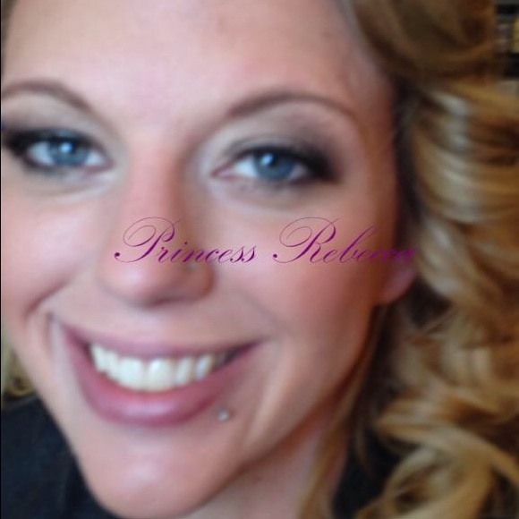 Meet your Posher, Rebecca - Picture 4 of 4