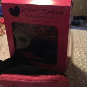 Betsey Johnson slippers