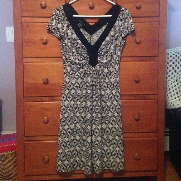 New York & Company Sz S v neck dress.