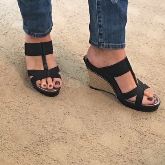 Charles David Wedge slip on sandals