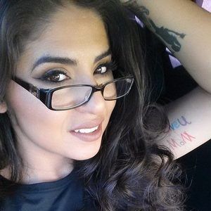 Meet your Posher, Cynthia