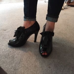 BCBG peep toe shootie