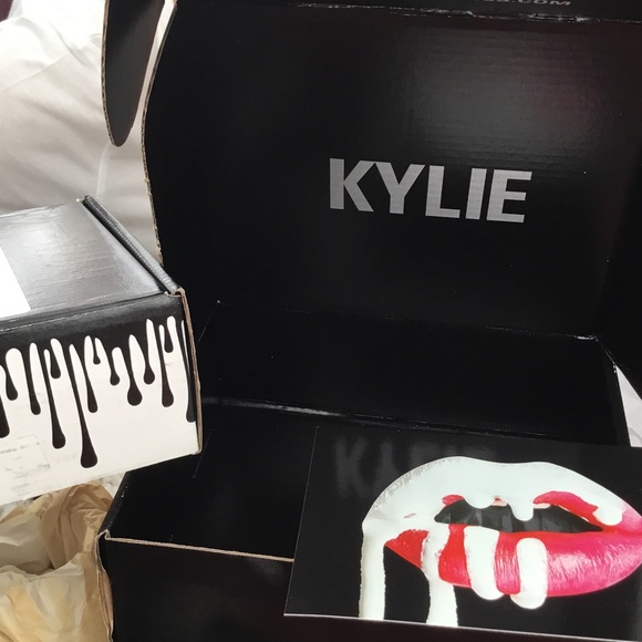 Kylie cosmetic boxes