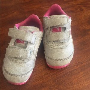 SALE⚡️Girls Sparkly Puma size US 4
