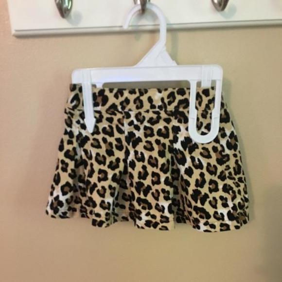 Leopard print pleated skort
