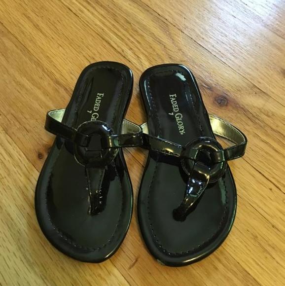 PRICE REDUCED!! Shiny black flip flop sandals - Picture 1 of 2