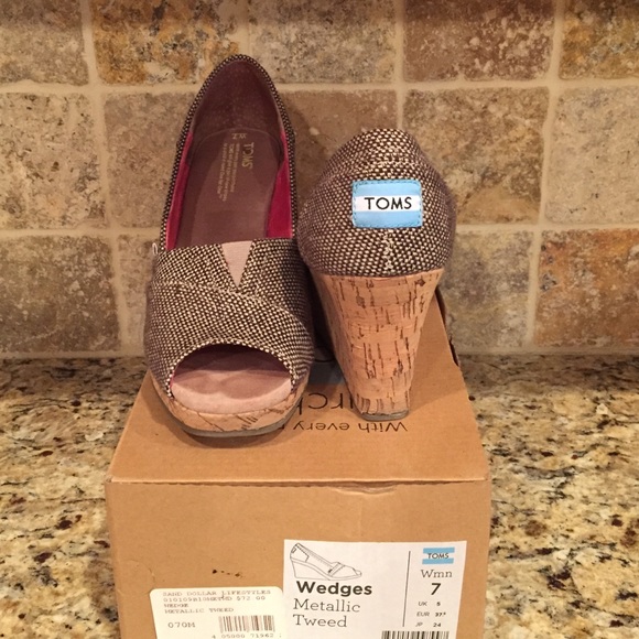 Toms wedges