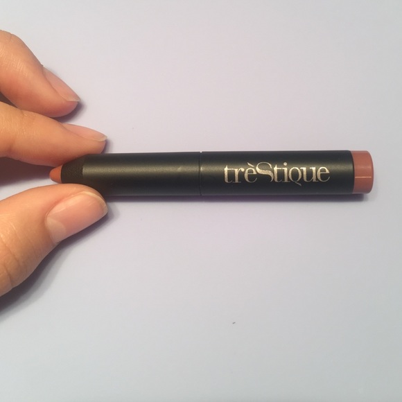 Matte lip crayon