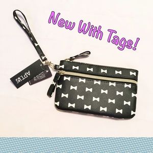 NWT Apt 9 wristlet