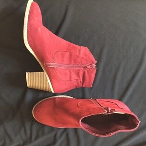 Old Navy faux suede red booties