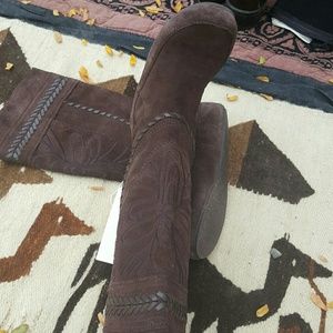 Lucky Calf height chocolate suede boots