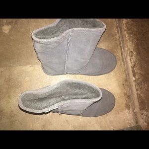 Bearpaw Emma Short Charcoal Ankle-High Suede Boot