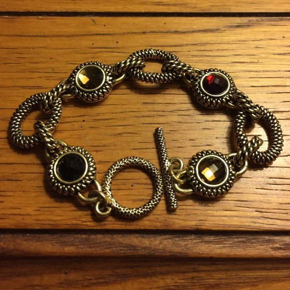Lia Sophia gold bracelet! Has a matching necklace!