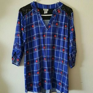 Super cute plaid and sequence top. 1X