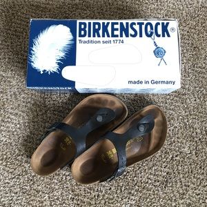 gently used black gizeh birkenstocks