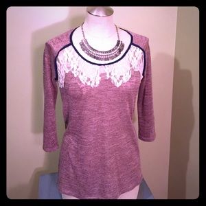 Gimmicks long 3/4 sleeve top.