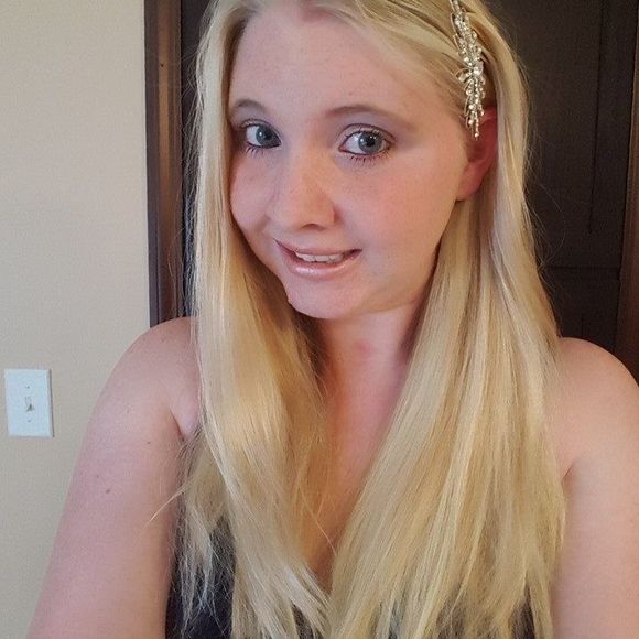 Meet your Posher, Karlie - Picture 1 of 1