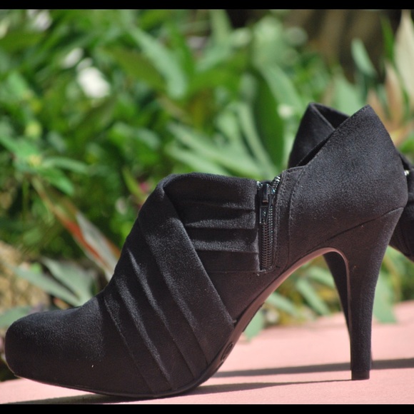 Black Stilleto Ankle booties with Zipper