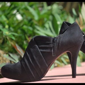Black Stilleto Ankle booties with Zipper