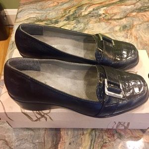 Black lofter EUC, 8 1/2 M