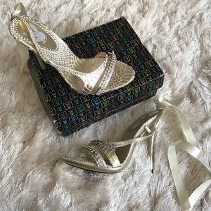 Brand new light gold heels 👠