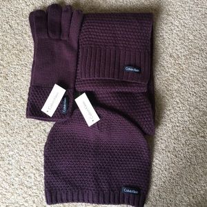 Calvin Klein scarf/gloves/hat set