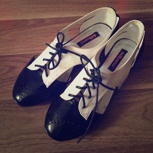 Tuxedo Cutout Oxfords