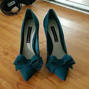 Steve Madden green bow pumps