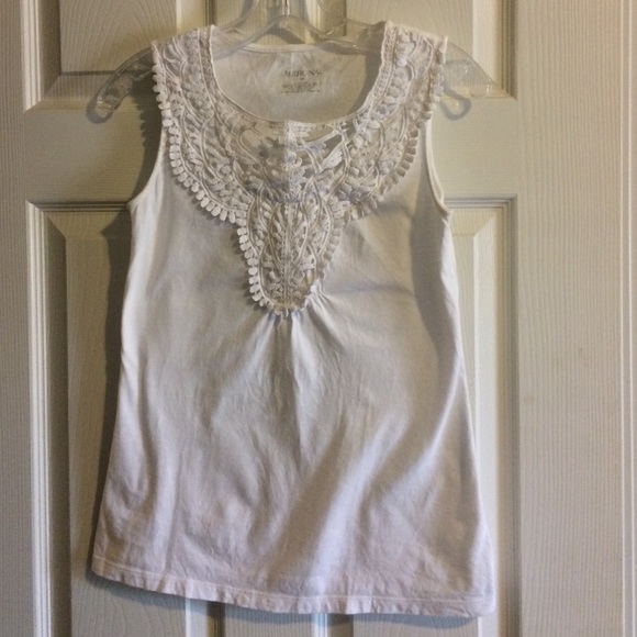 White sleeveless top with crochet