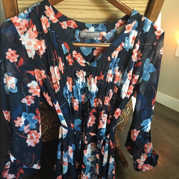 A Pea in the Pod NWOT belted maternity top