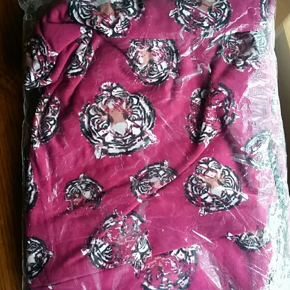 NWT Lularoe  OS burgandy tigers