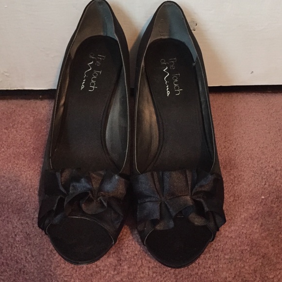 black heels - Picture 2 of 2