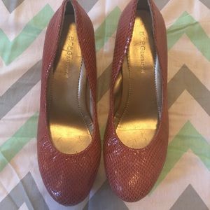 BCBG size 6 1/2 shoes