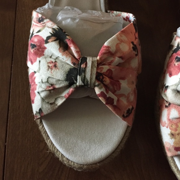 12 🆕 Floral Ankle Strap Cut Out Wedges Heels - Picture 3 of 4