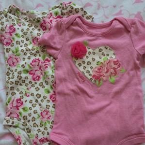 🌹onesies with roses🌹