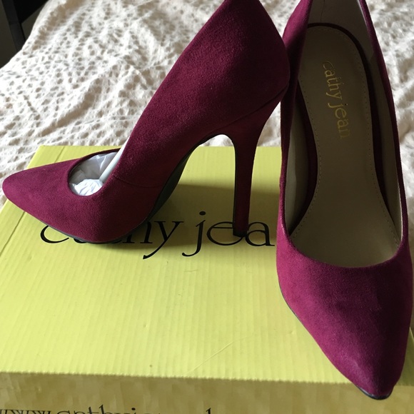 Burgandy suede pumps