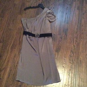 Gray one shoulder midi dress.