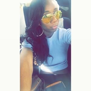 Meet your Posher, Monique