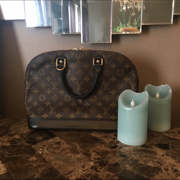 Louis Vuitton Handbags - Authentic Louis Vuitton Alma handbag