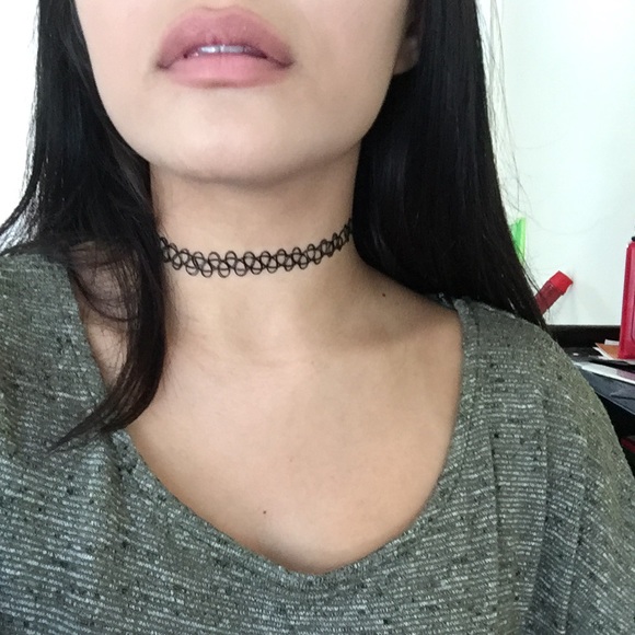 🆕 RETRO TATTOO CHOKER - Picture 2 of 3
