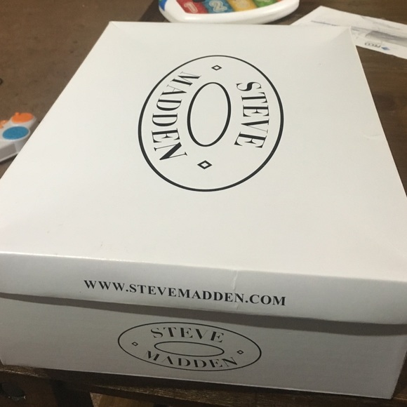 Steve Madden Laced Up Ankle Bootie never Worn