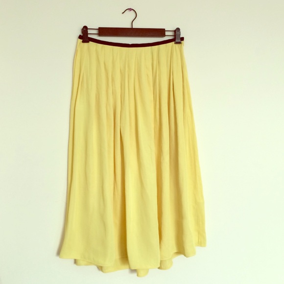 Zara woman flowy yellow midi pleated skirt size s