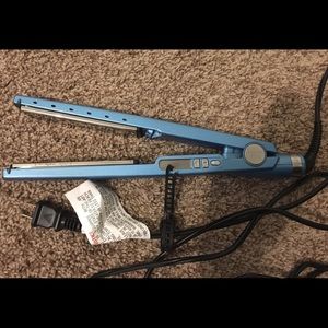 Babyliss Nano Titanium 1 1/4" flat iron