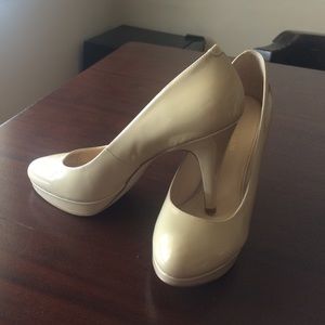 Enzo Angiolini nude platform heels 8m
