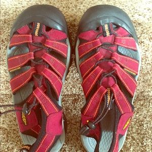 Size 6 KEEN sandals