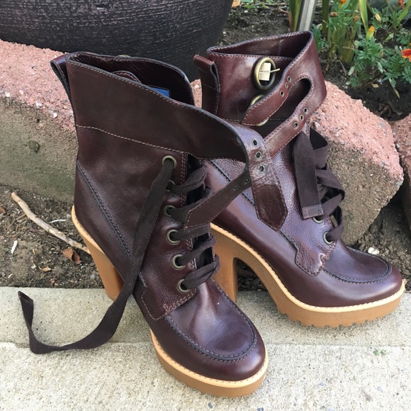 LIKE NEW Chocolate brown Booties