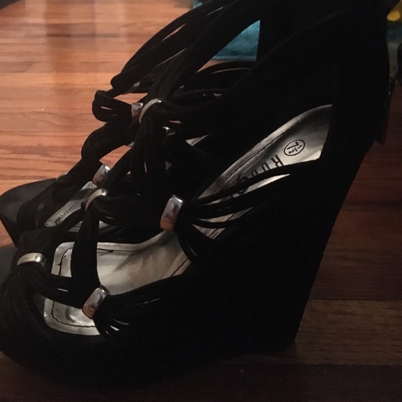 Heels - Picture 2 of 3