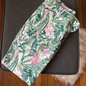 Super cute tropical print chino 🌴🌺
