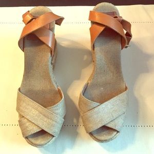 Tory Burch wedge size 8