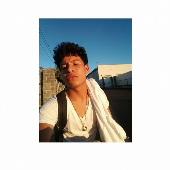 Meet your Posher, Carlos - Picture 1 of 1